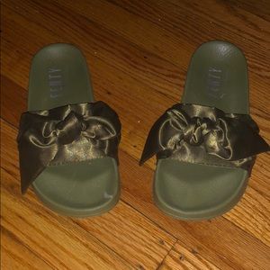🖤Fenty by Rihanna puma slides Olive green color🖤
